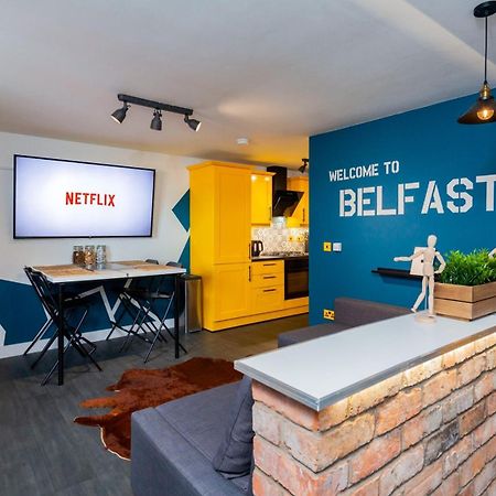 Funky City Apartment - Secure Parking - Wifi - Sleeps 6 - No Parties 벨파스트 외부 사진