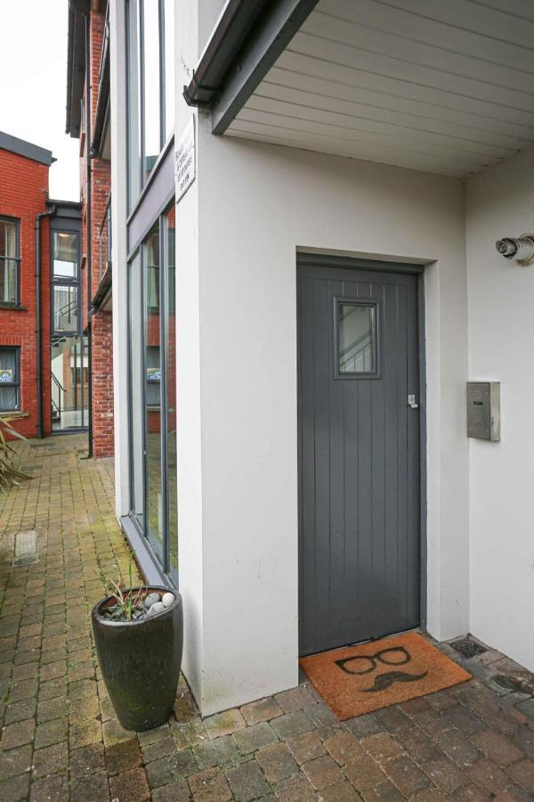 Funky City Apartment - Secure Parking - Wifi - Sleeps 6 - No Parties 벨파스트 외부 사진
