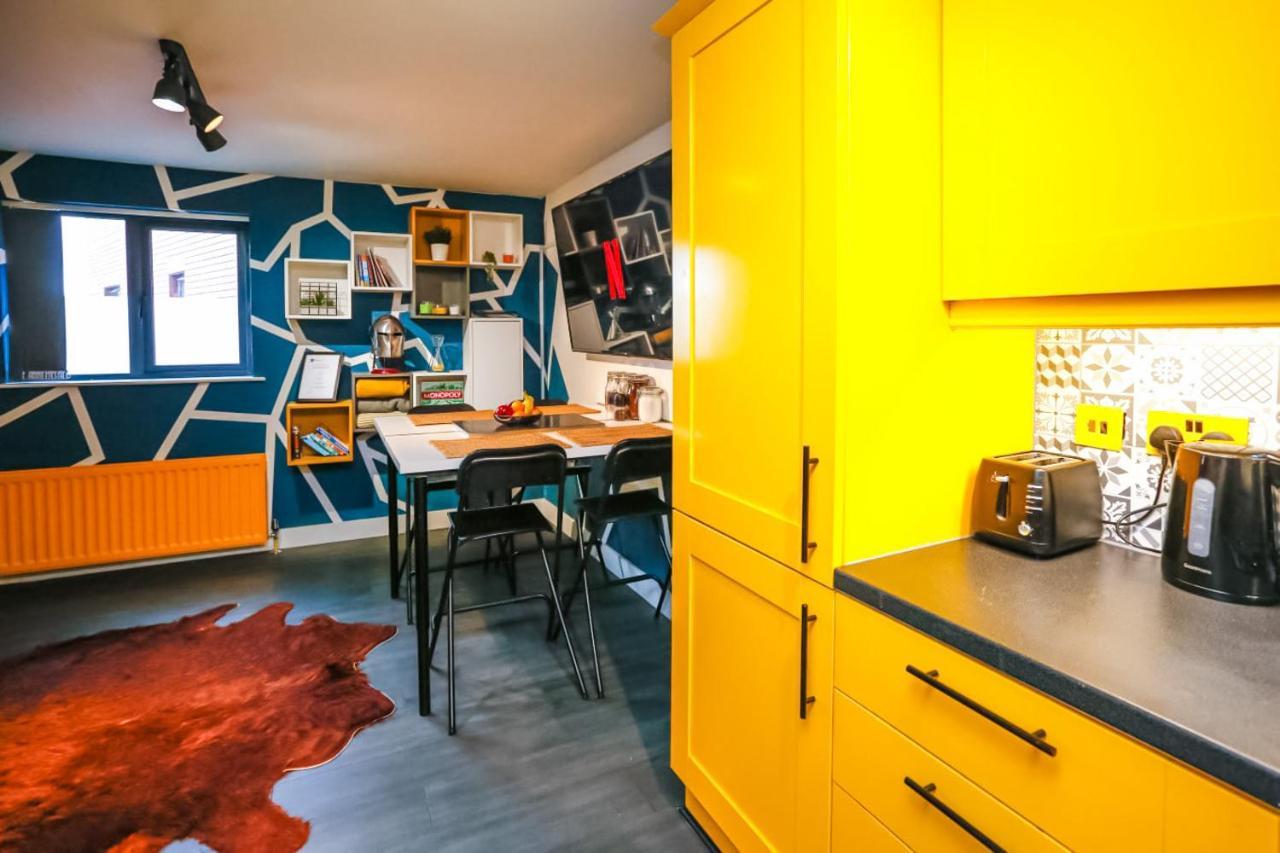 Funky City Apartment - Secure Parking - Wifi - Sleeps 6 - No Parties 벨파스트 외부 사진
