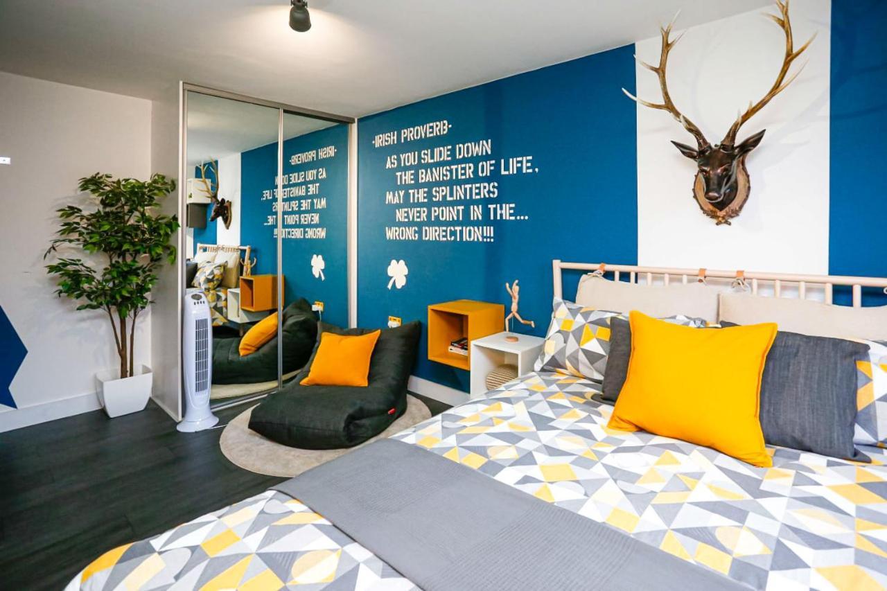 Funky City Apartment - Secure Parking - Wifi - Sleeps 6 - No Parties 벨파스트 외부 사진