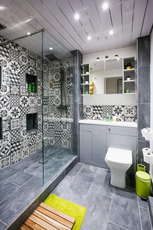 Funky City Apartment - Secure Parking - Wifi - Sleeps 6 - No Parties 벨파스트 외부 사진