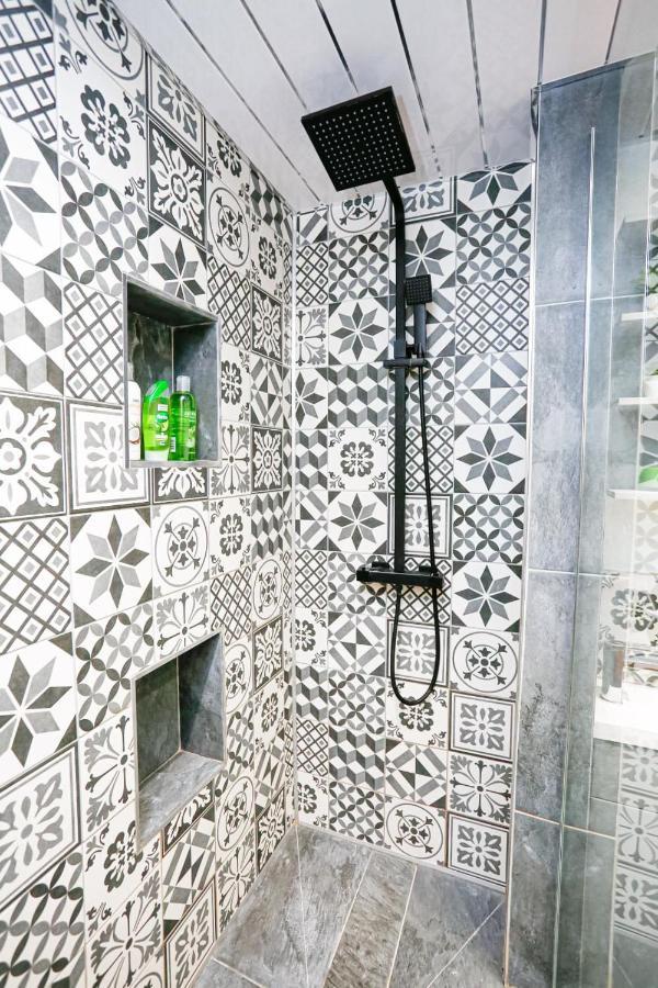 Funky City Apartment - Secure Parking - Wifi - Sleeps 6 - No Parties 벨파스트 외부 사진