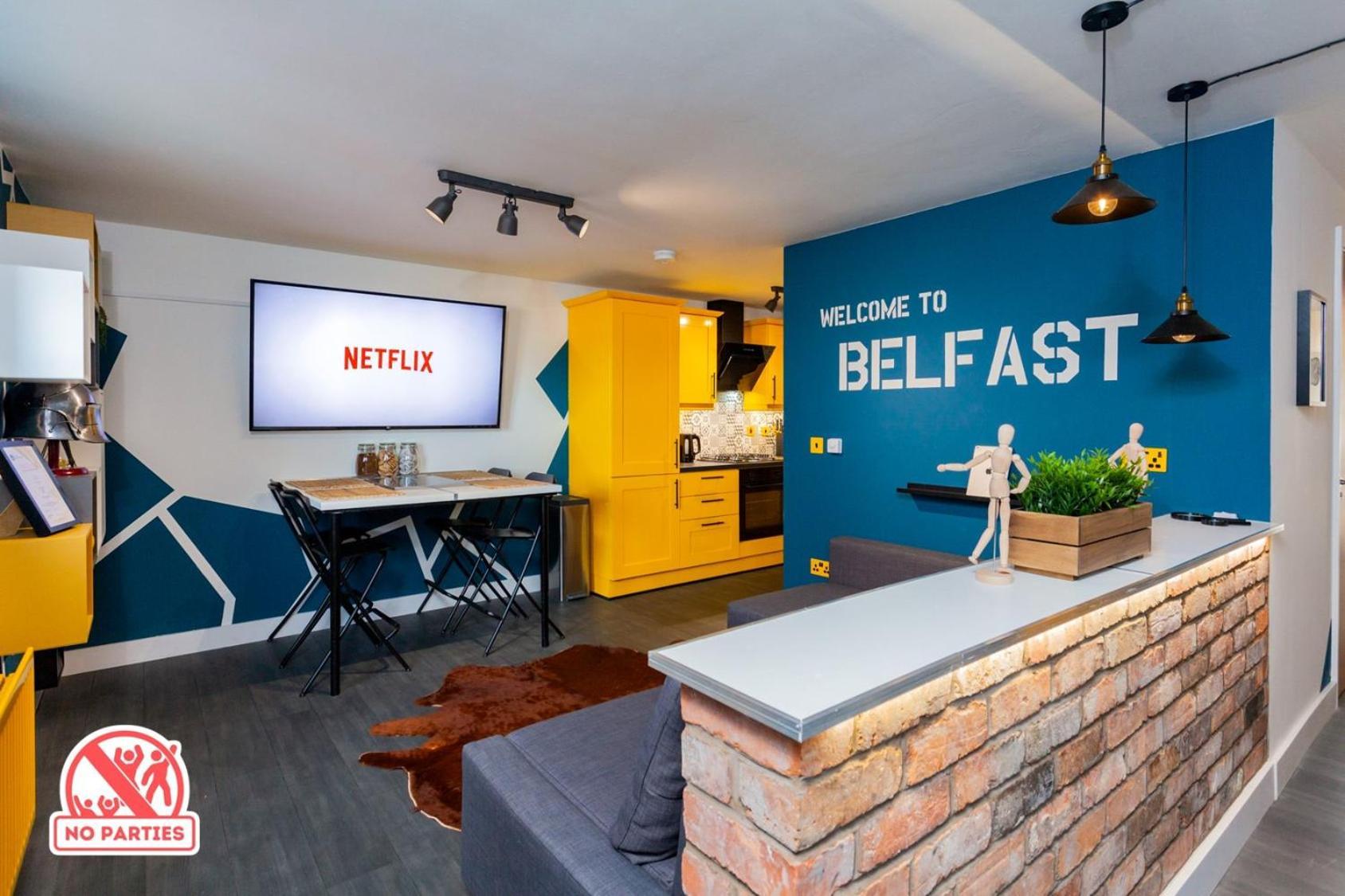 Funky City Apartment - Secure Parking - Wifi - Sleeps 6 - No Parties 벨파스트 외부 사진