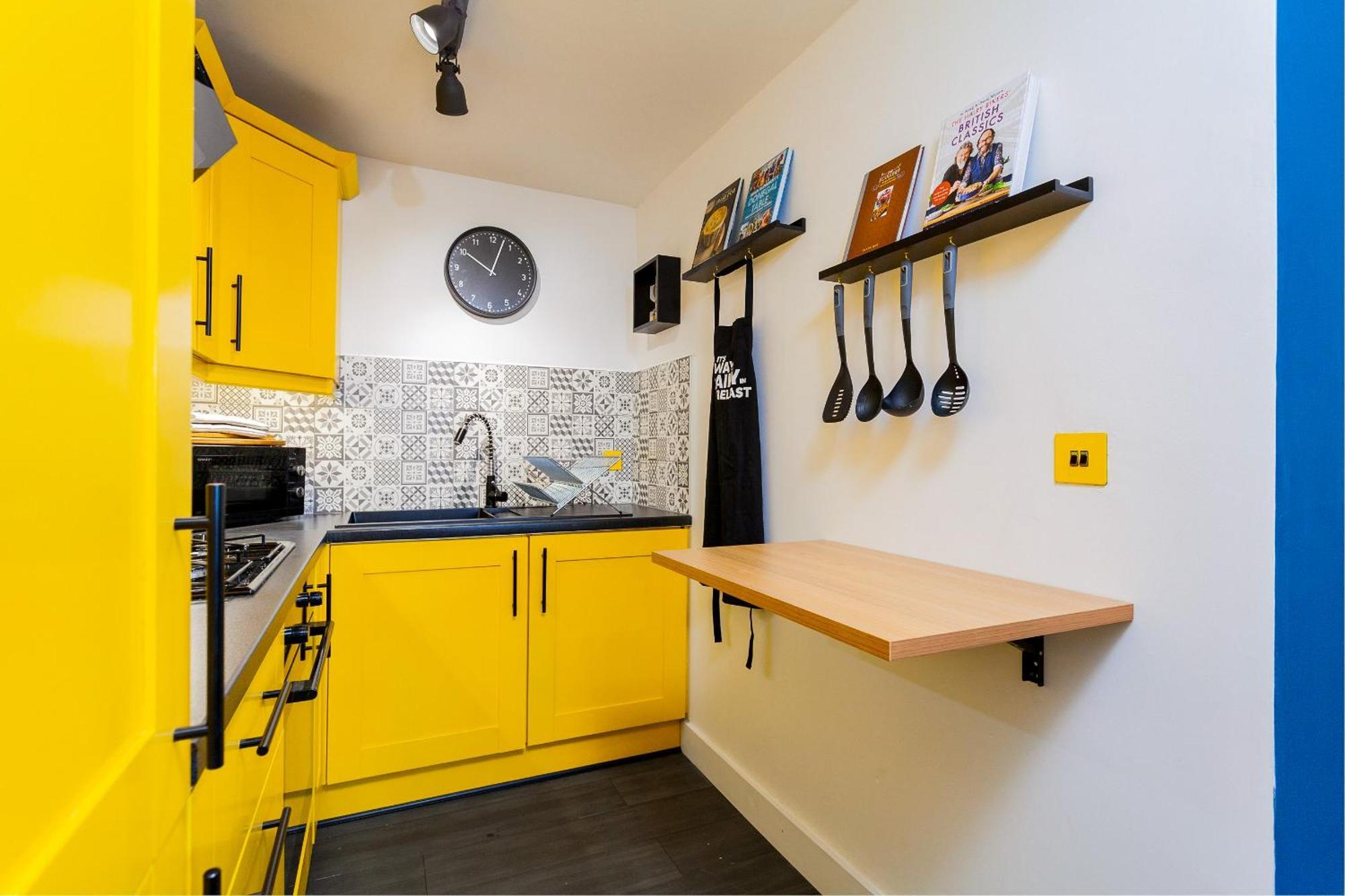 Funky City Apartment - Secure Parking - Wifi - Sleeps 6 - No Parties 벨파스트 외부 사진