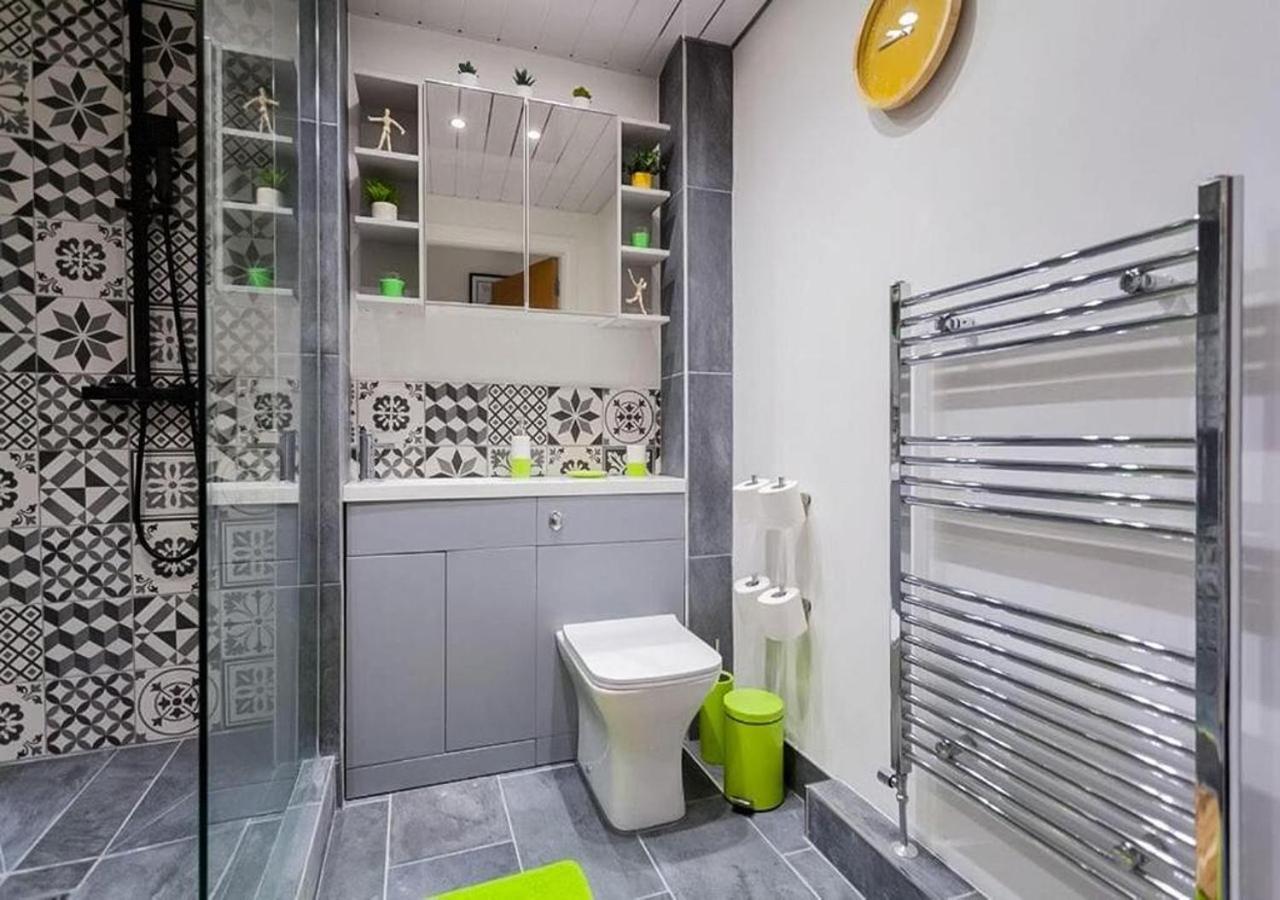Funky City Apartment - Secure Parking - Wifi - Sleeps 6 - No Parties 벨파스트 외부 사진