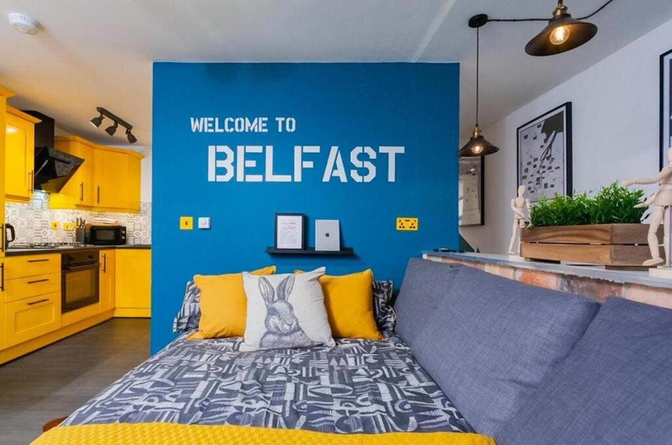 Funky City Apartment - Secure Parking - Wifi - Sleeps 6 - No Parties 벨파스트 외부 사진