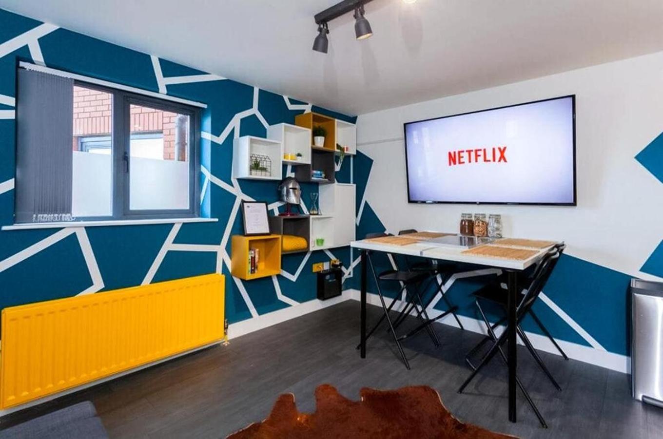 Funky City Apartment - Secure Parking - Wifi - Sleeps 6 - No Parties 벨파스트 외부 사진
