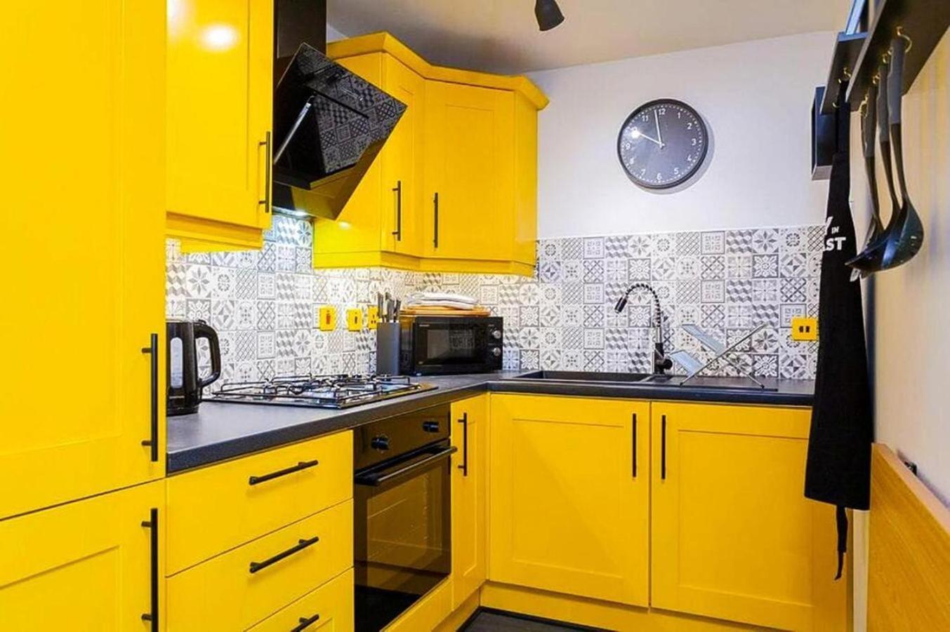 Funky City Apartment - Secure Parking - Wifi - Sleeps 6 - No Parties 벨파스트 외부 사진